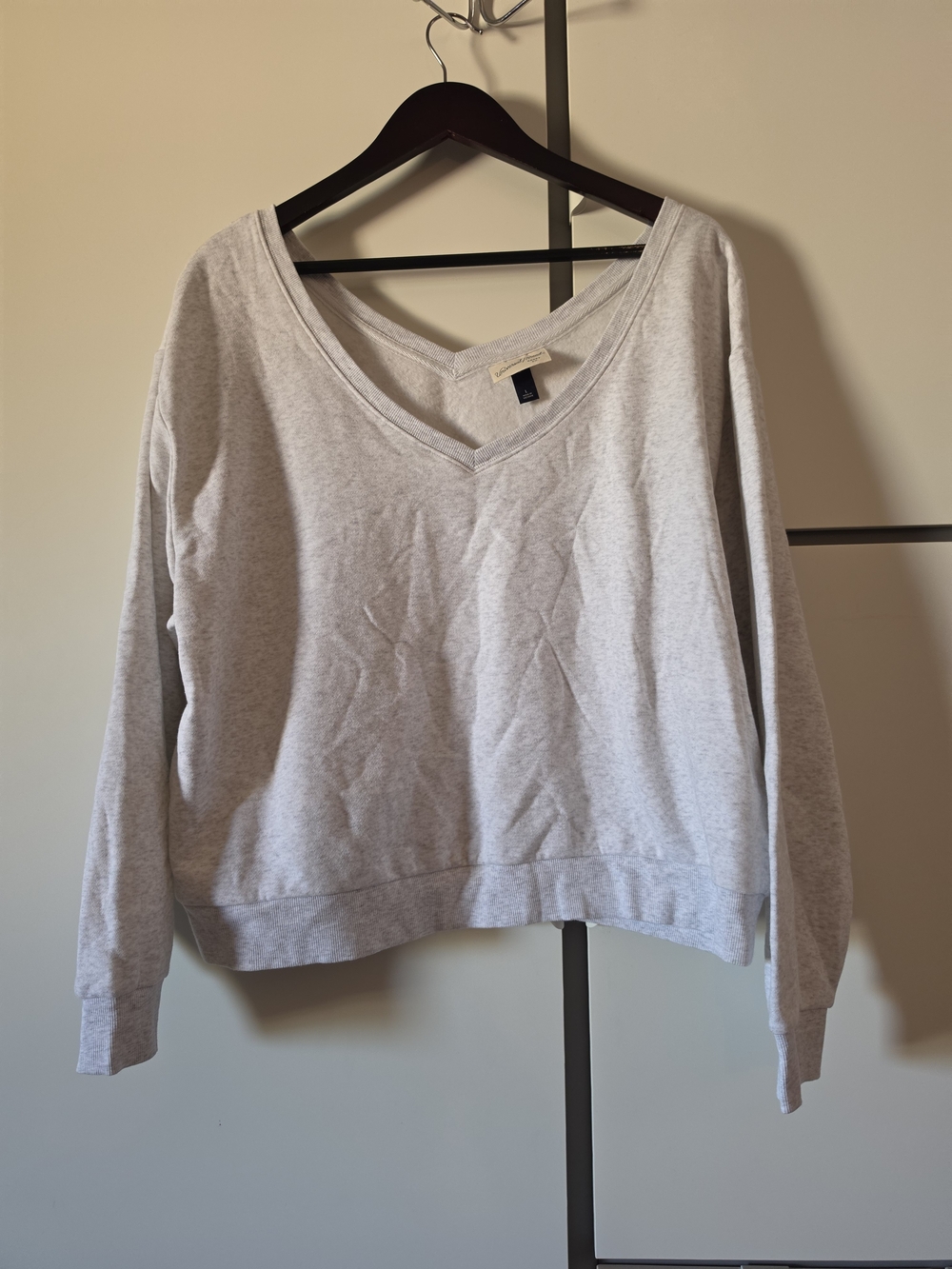 relaxed fit gray V-neck sweatshirt Universal Thread
wide neckline and ribbed